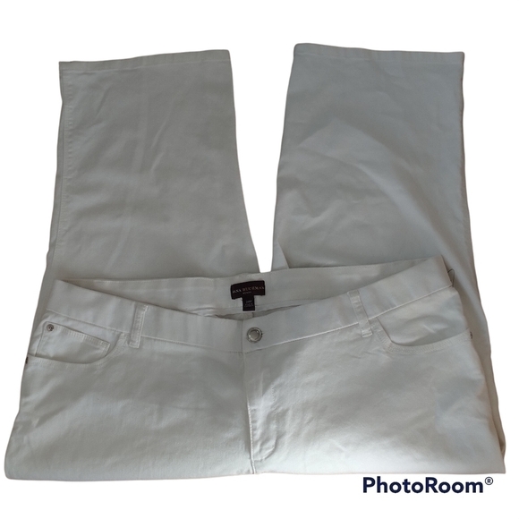 Dana Buchman Denim - Dana Buchman Comfort Fit White Crop Pant 24 W
